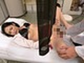 産婦人科オマ○コ診察 変態医師が逃げ場のない診察台の上で美熟女セレブ生ハメ生中出しファック！　サンプル画像04